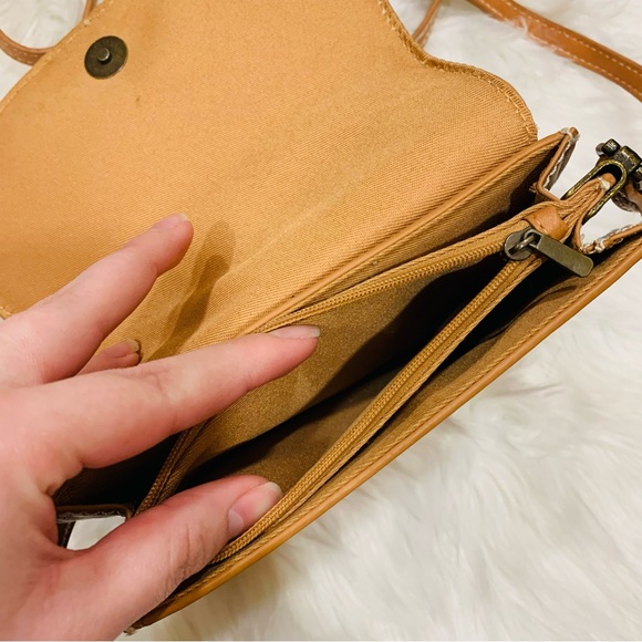 3/$15 Universal Thread Faux Leather Crossbody Bag - Picture 2 of 15